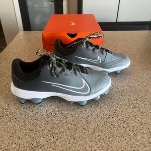 Women’s Nike hyperdiamond cleats